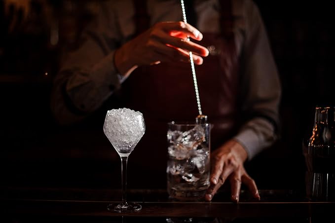 Cocktail Mixing Glass with Seamless and Handblown Construction - Image 6