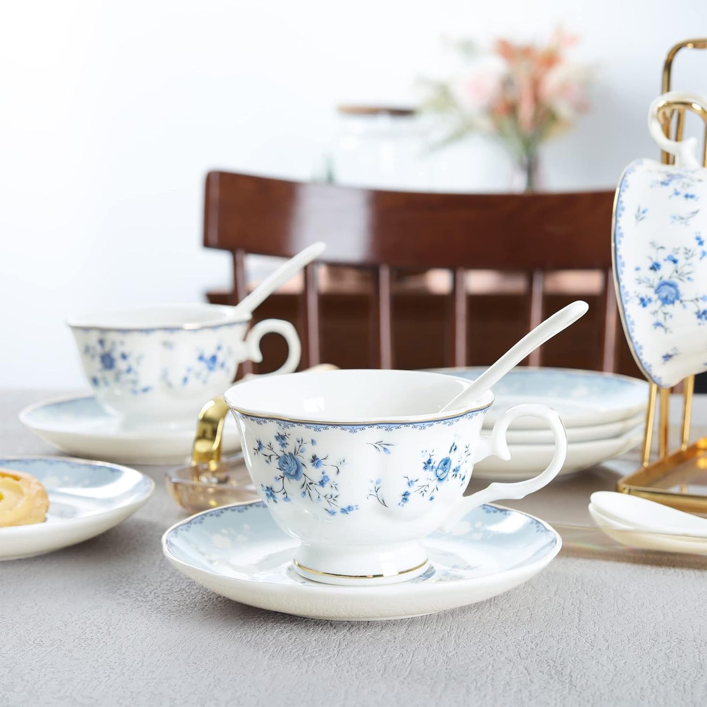 fanquare 15 Piece Blue Rose Porcelain Tea Set, British Floral Teapot with Tea Cups, Women Tea Party Set for 6