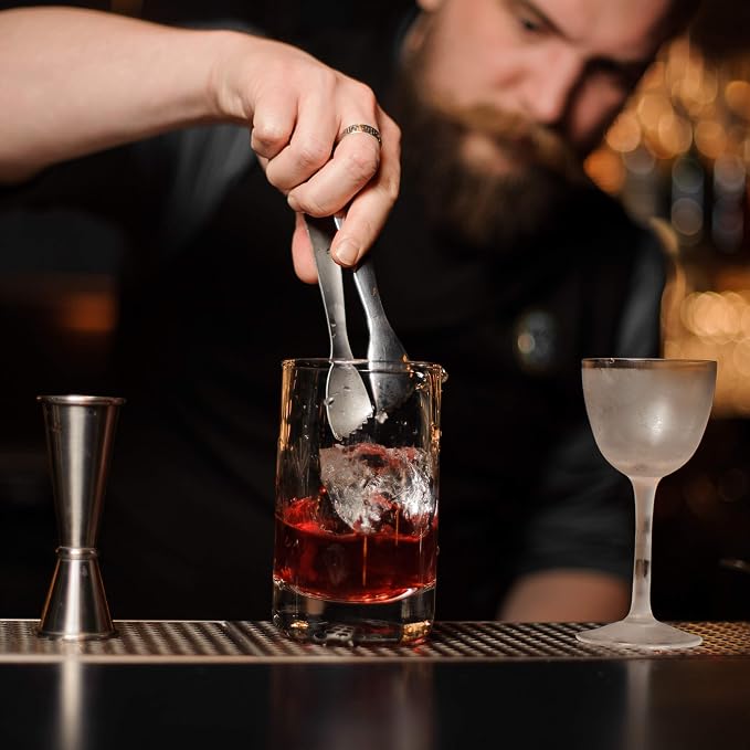 Cocktail Mixing Glass with Seamless and Handblown Construction - Image 7