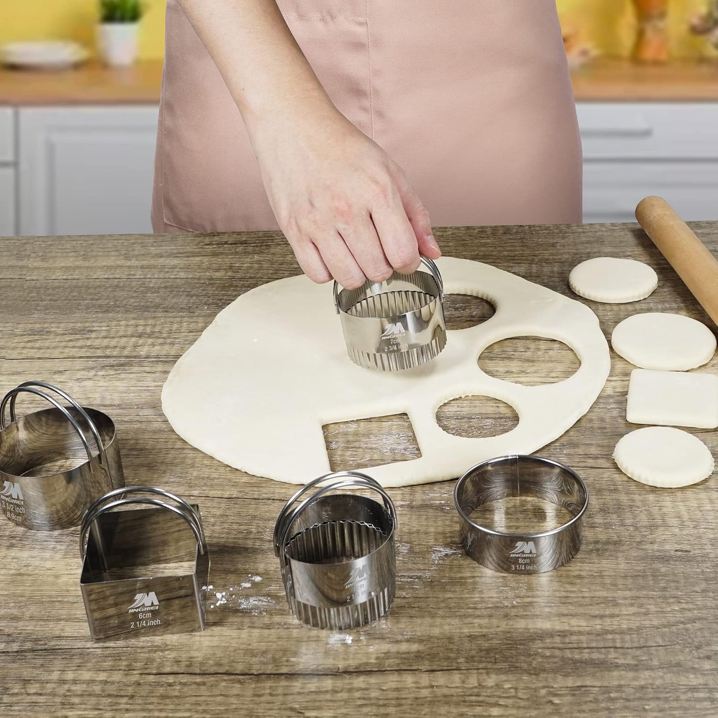 Ripple Biscuit Cutter Set 1.75inch 2inch 2.25inch 2.75inch 3.25inch, Stainless Steel Round Biscuit Cutters with Handle, Wave Cookies Cutter with Fluted Edge, Professional Baking Dough Tools
